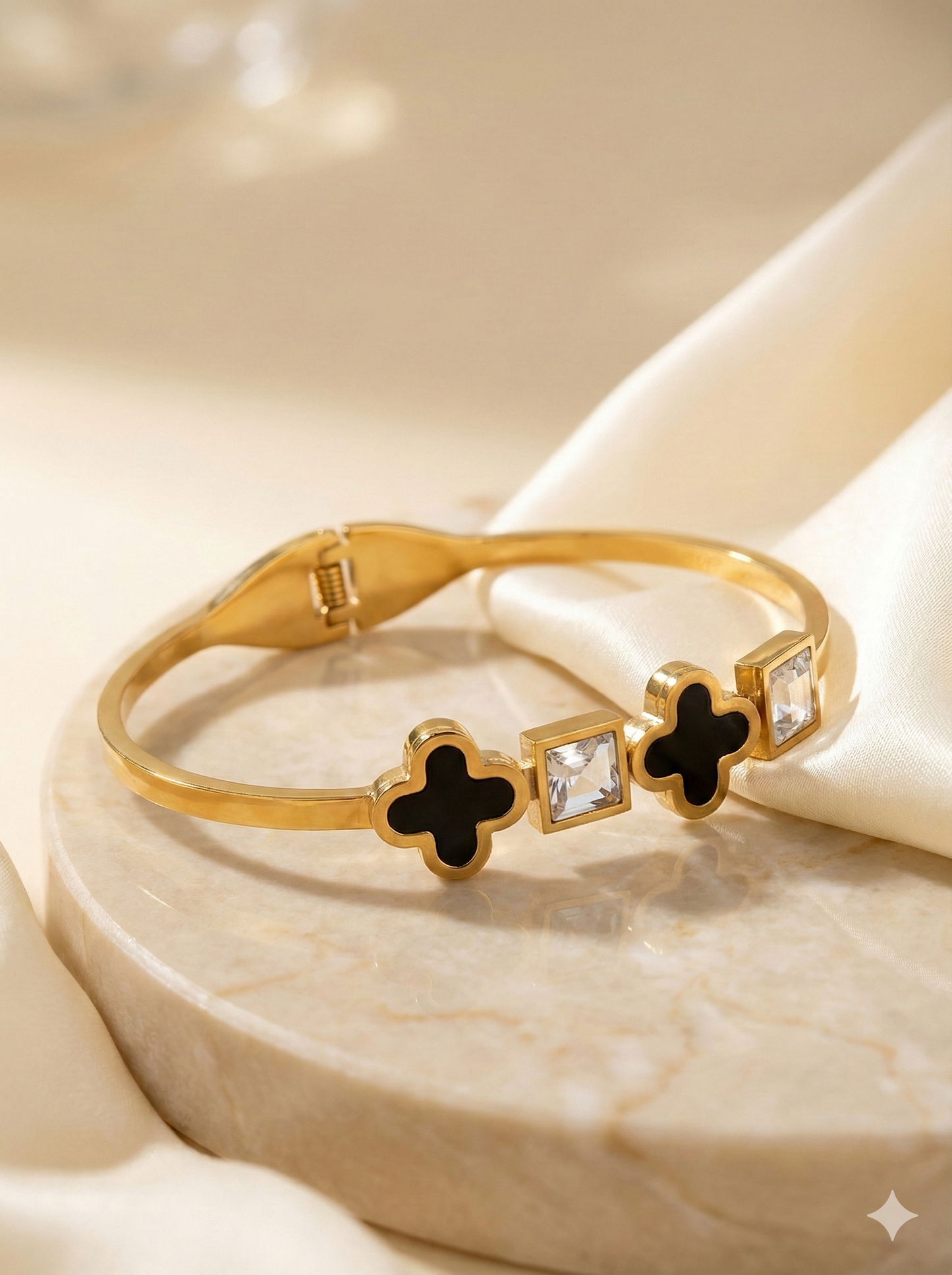 Black and Gold Clover Handcuff