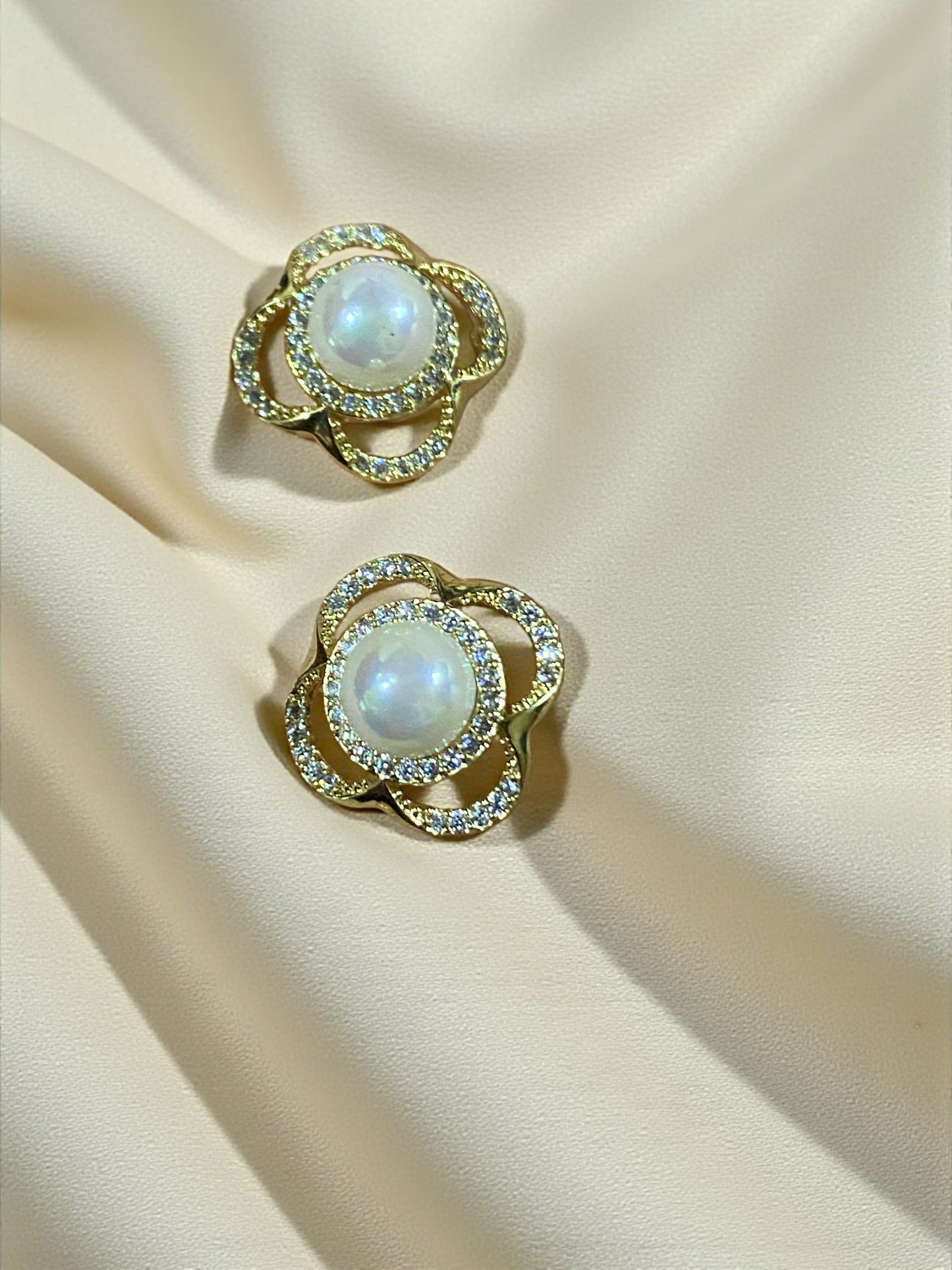 Pearl Kissed Petals Set