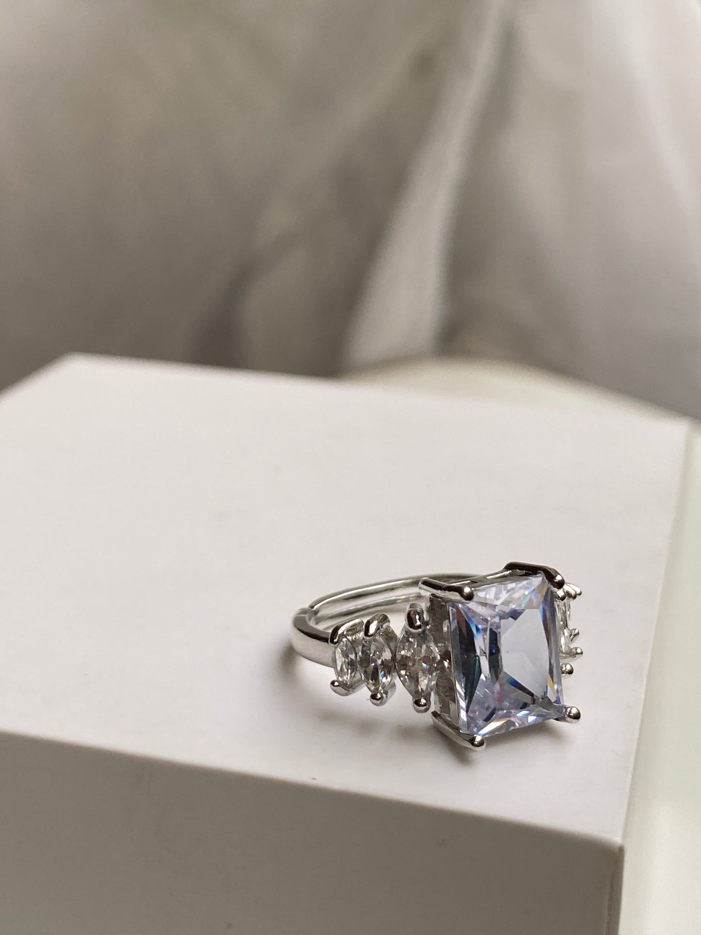 Lumi Square Ring