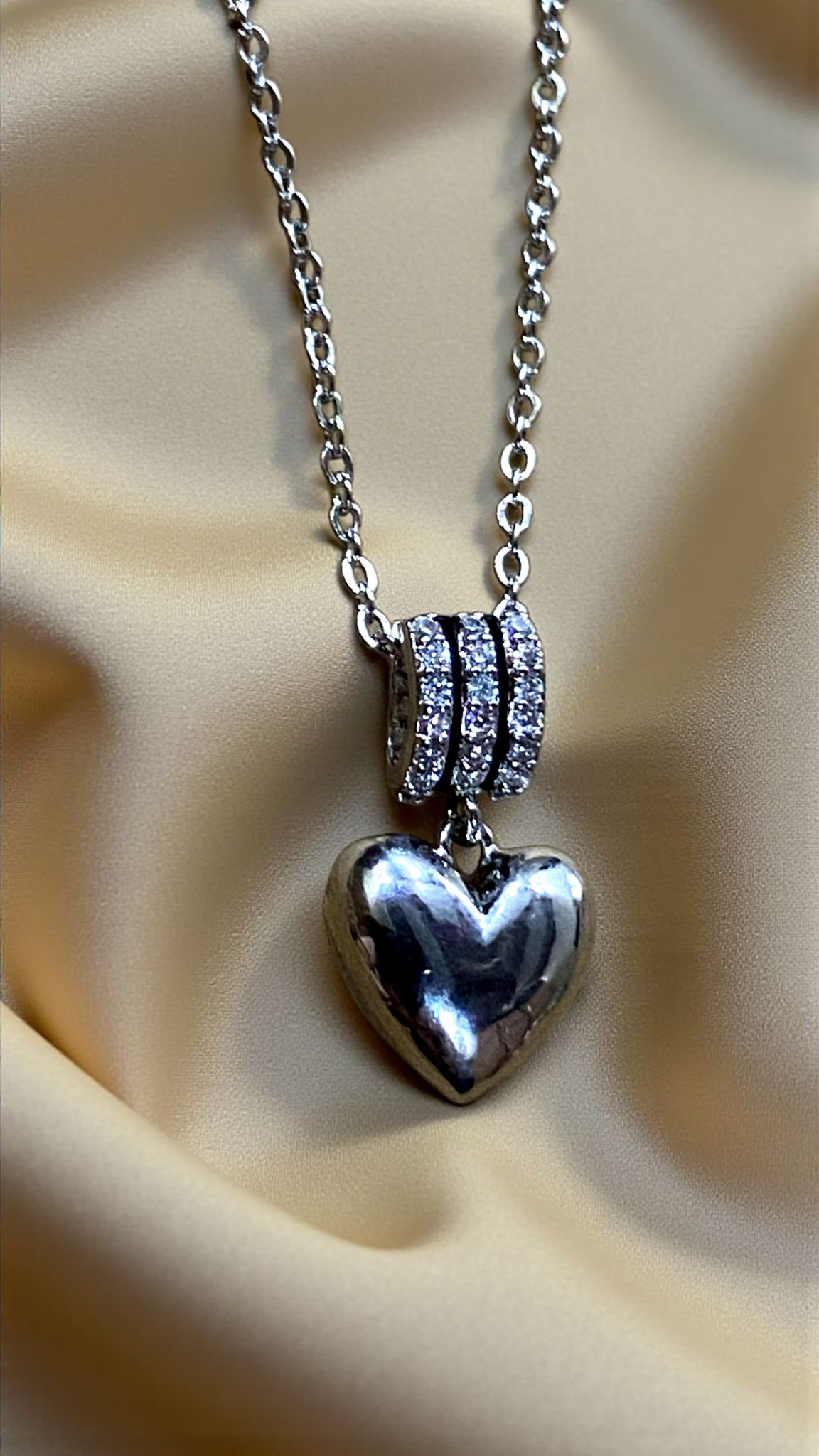 Chic Heart Pendant  Set – Radiant Charm