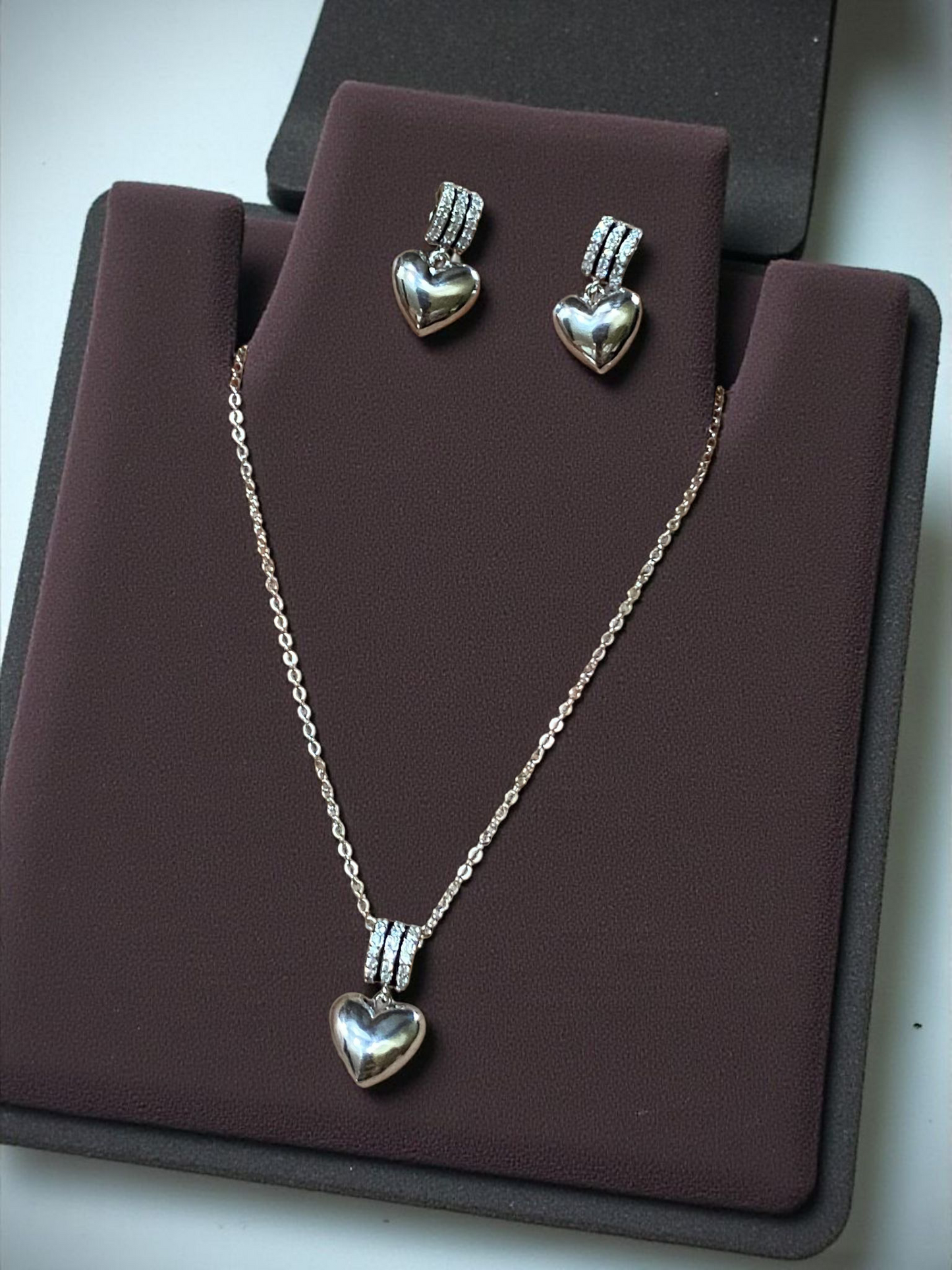Chic Heart Pendant  Set – Radiant Charm