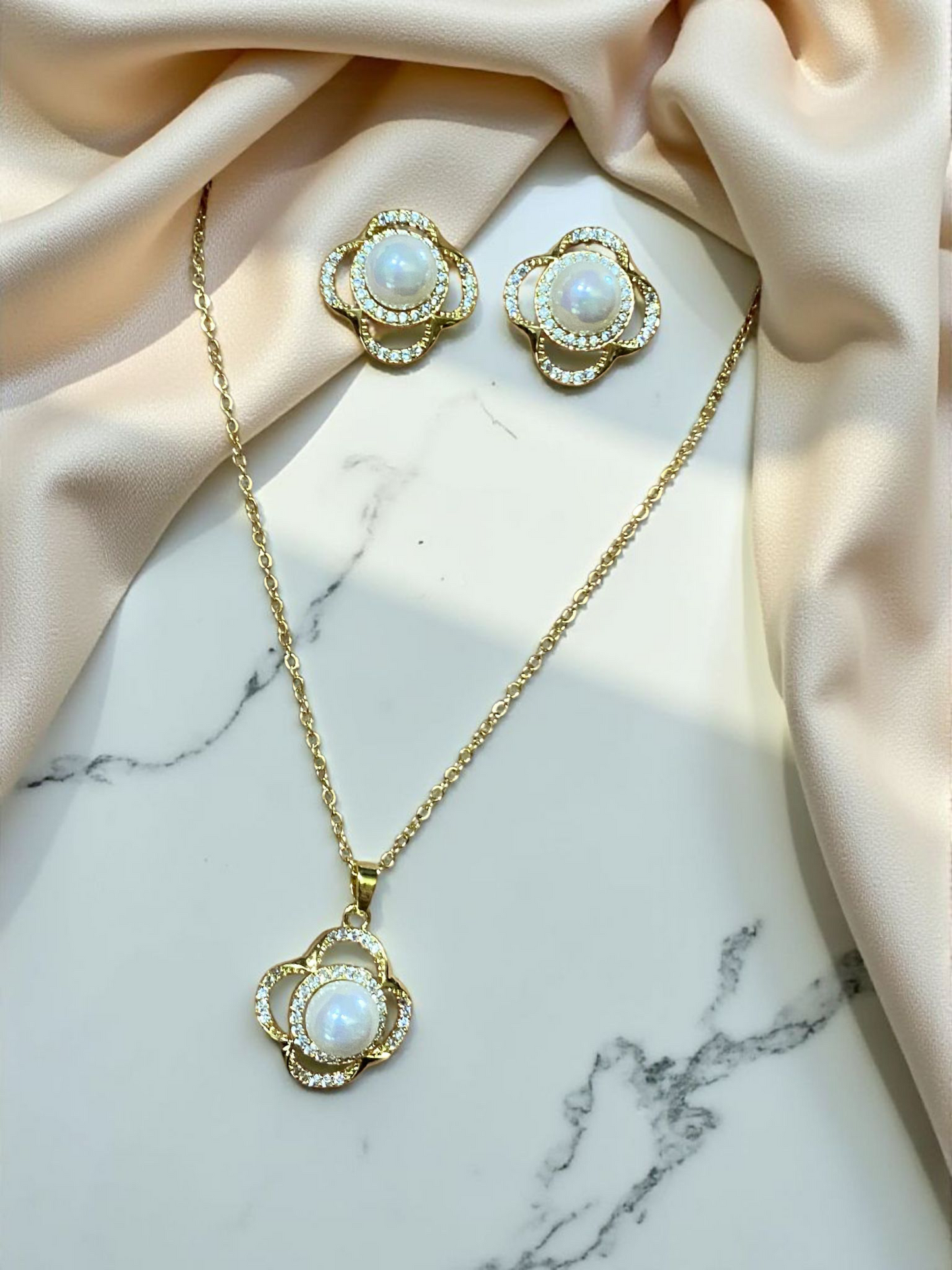 Pearl Kissed Petals Set