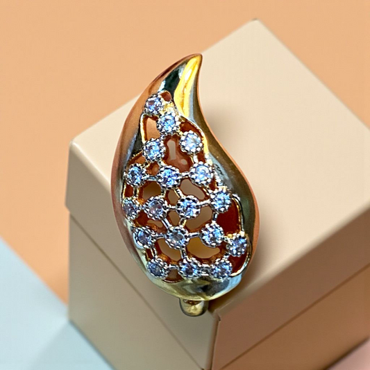 Gilded Glow Leaf Pendant