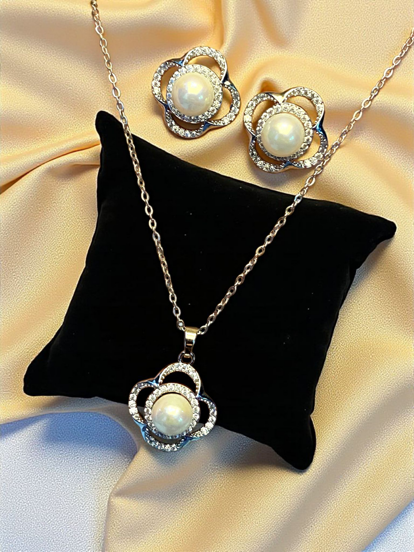 Pearl Kissed Petals Set