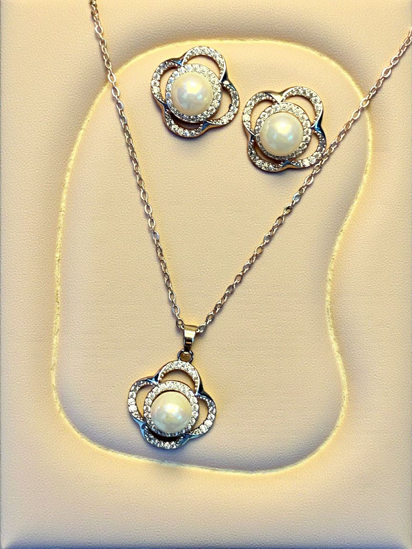 Pearl Kissed Petals Set