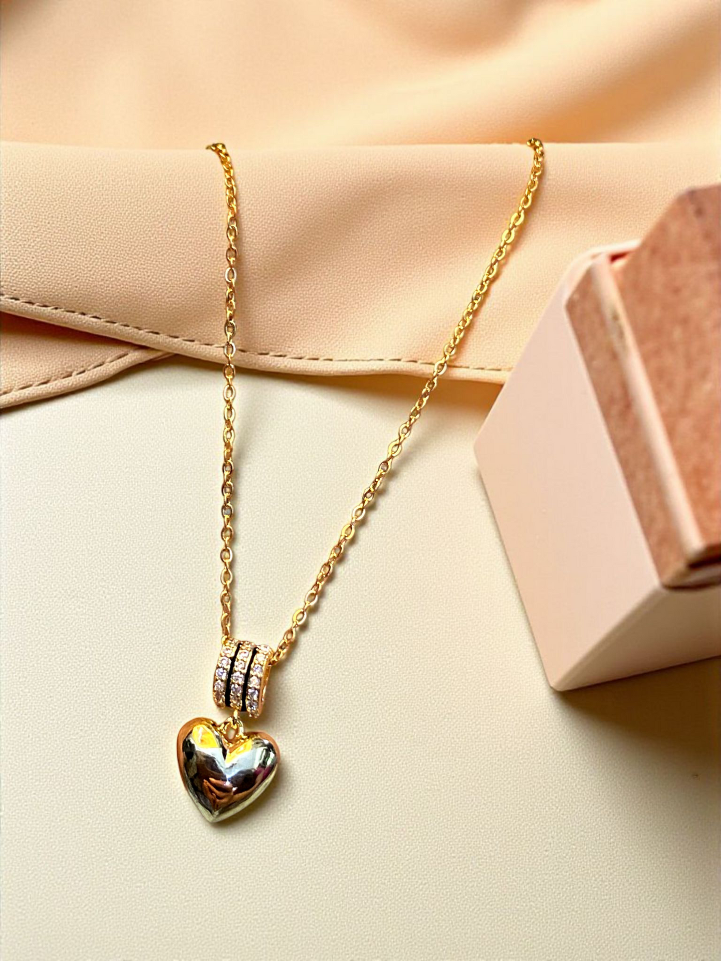 Chic Heart Pendant  Set – Radiant Charm