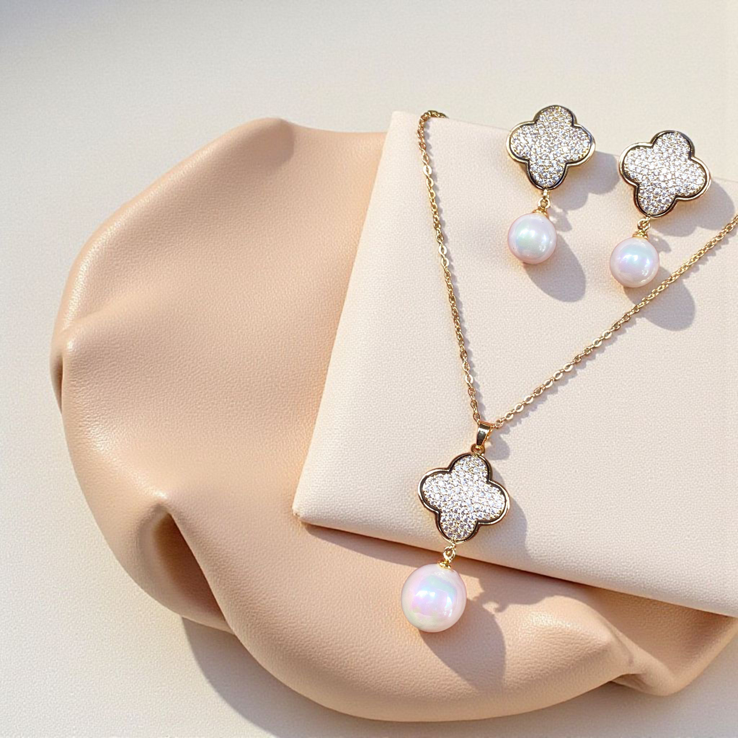 Pearl Bloom Clover Set