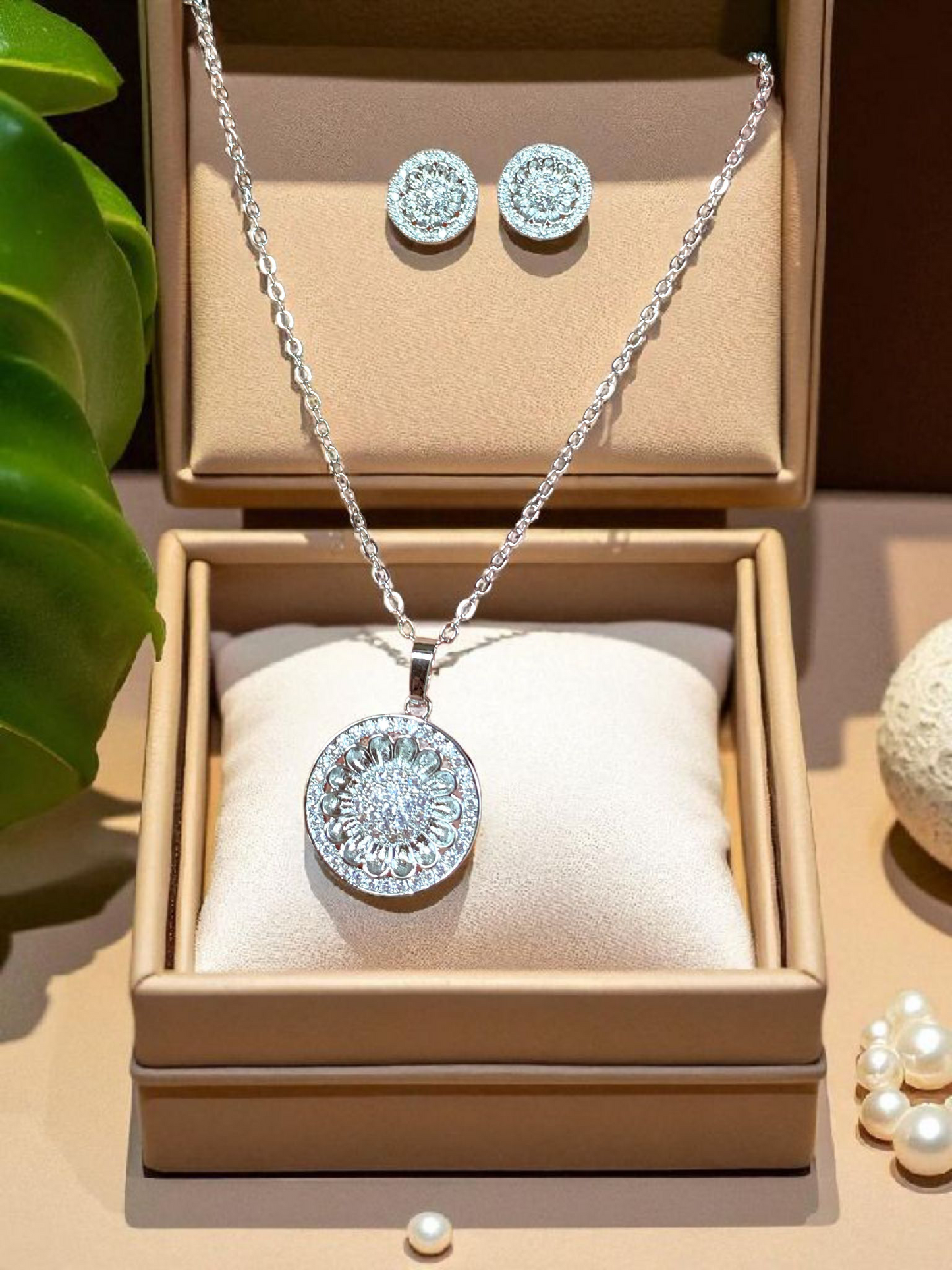 Eternal Shine Round Pendant Set