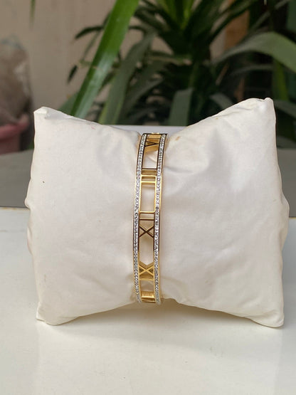 Roman Luxe Handcuff