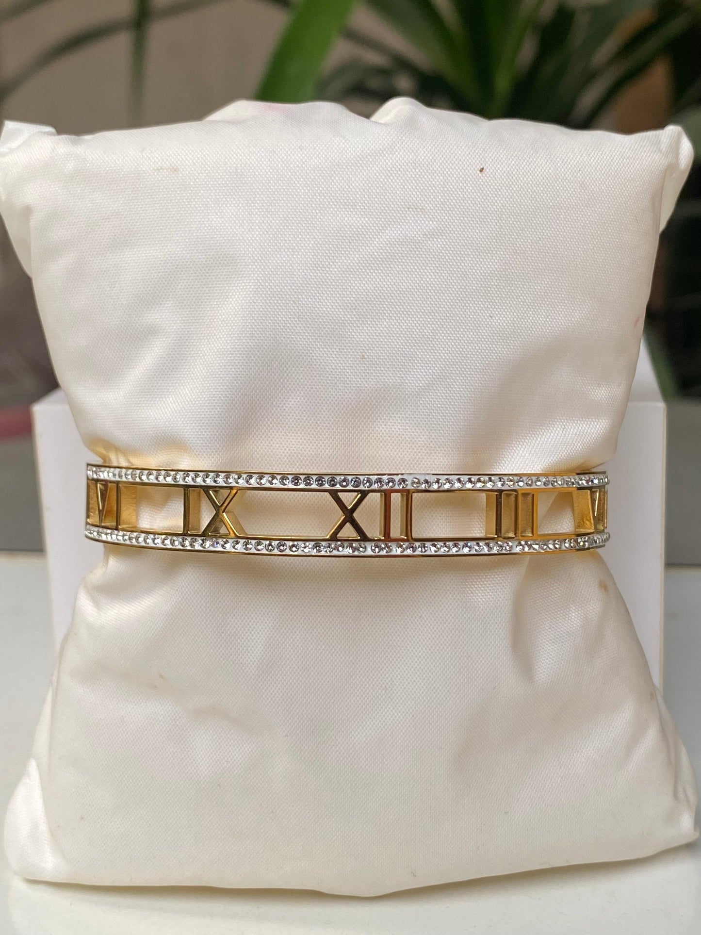 Roman Luxe Handcuff