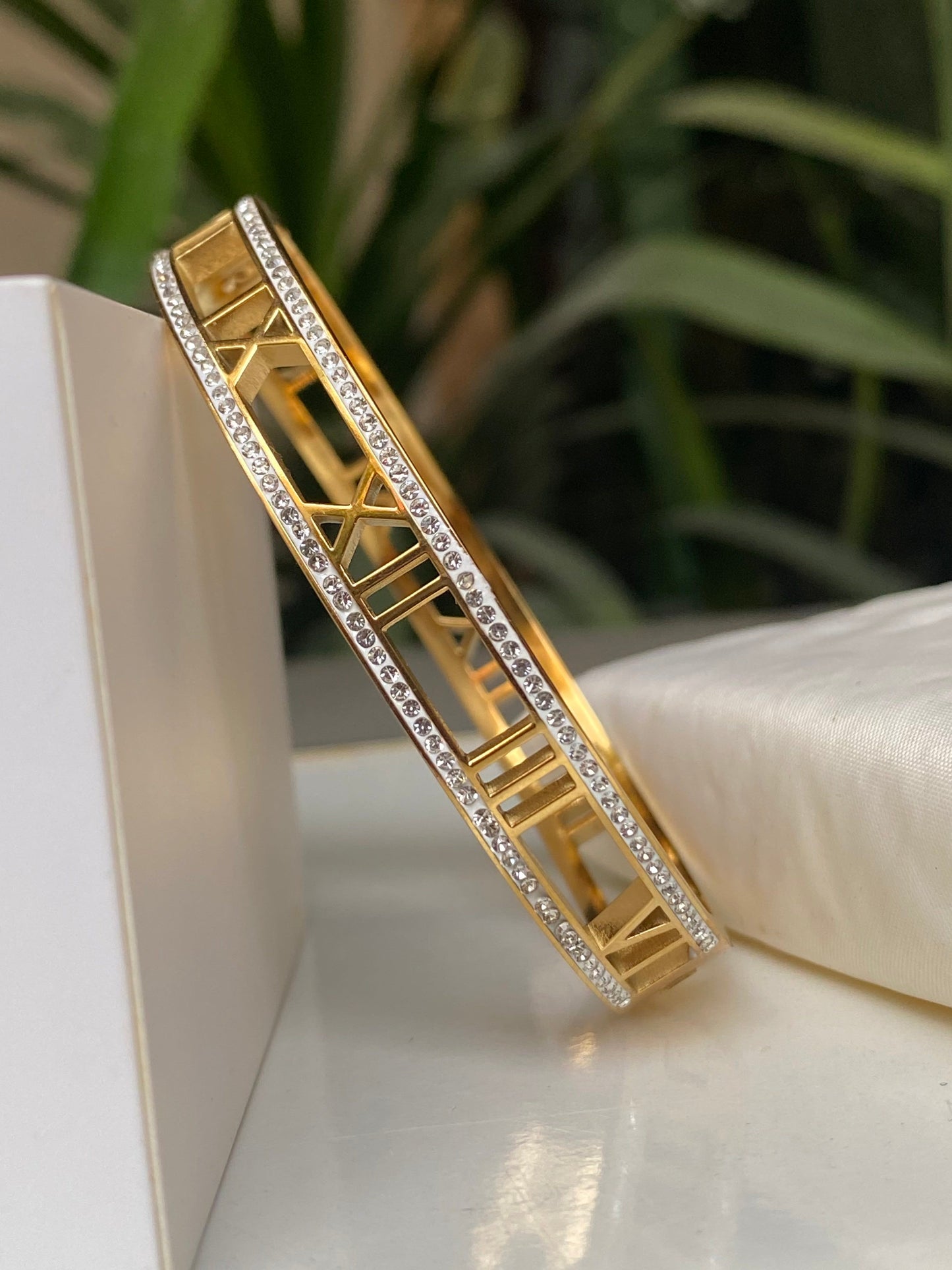 Roman Luxe Handcuff