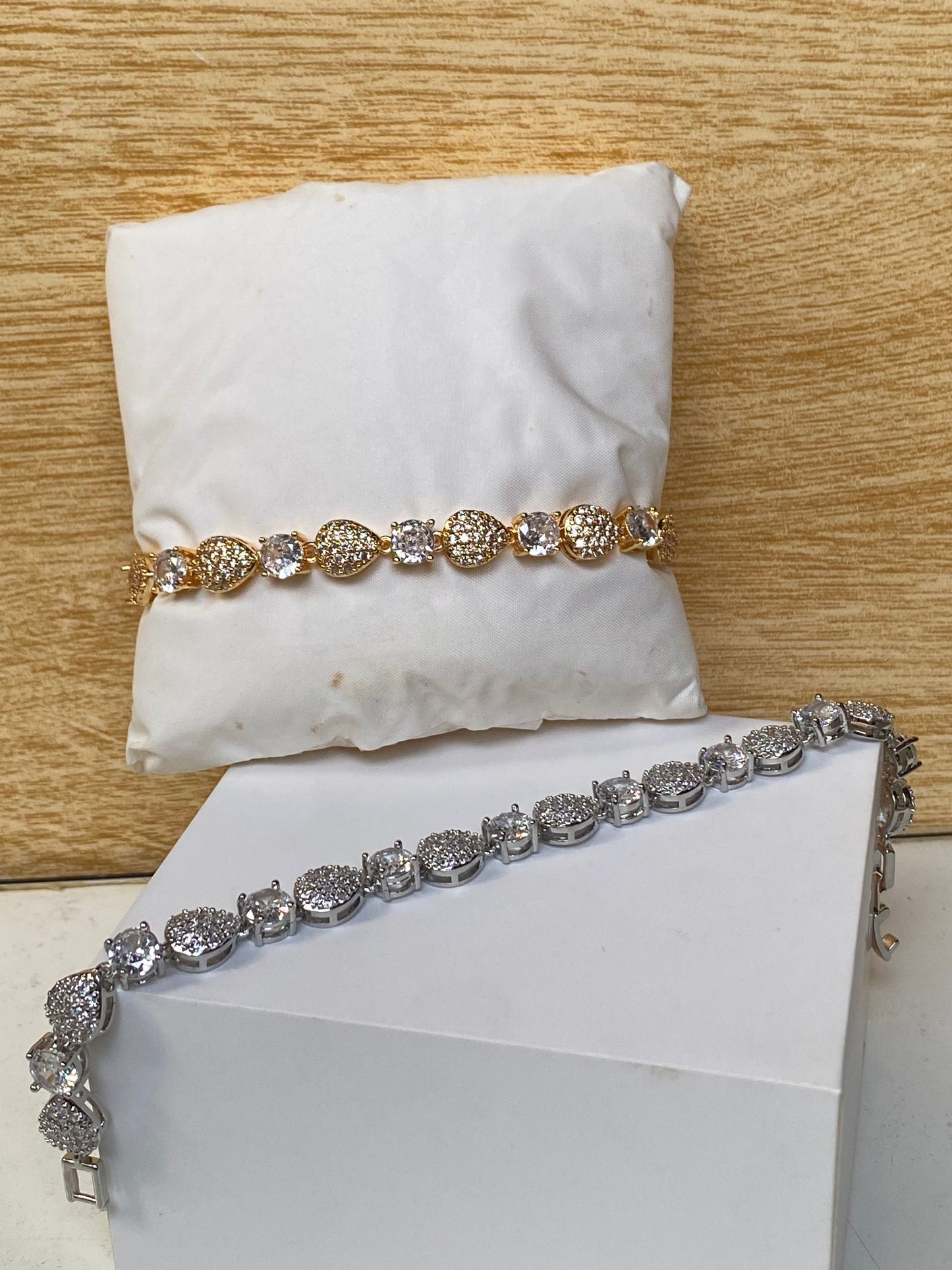 Teardrop Stone Bracelet