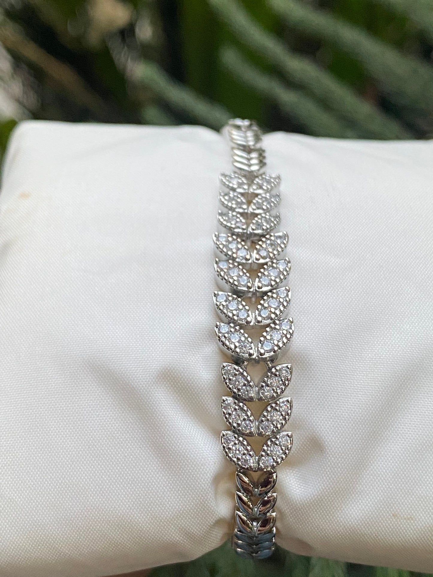 Leaf Line Crystal Bracelet