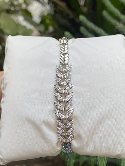 Leaf Line Crystal Bracelet