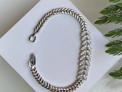 Leaf Line Crystal Bracelet