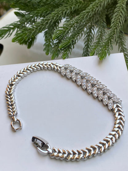 Leaf Line Crystal Bracelet