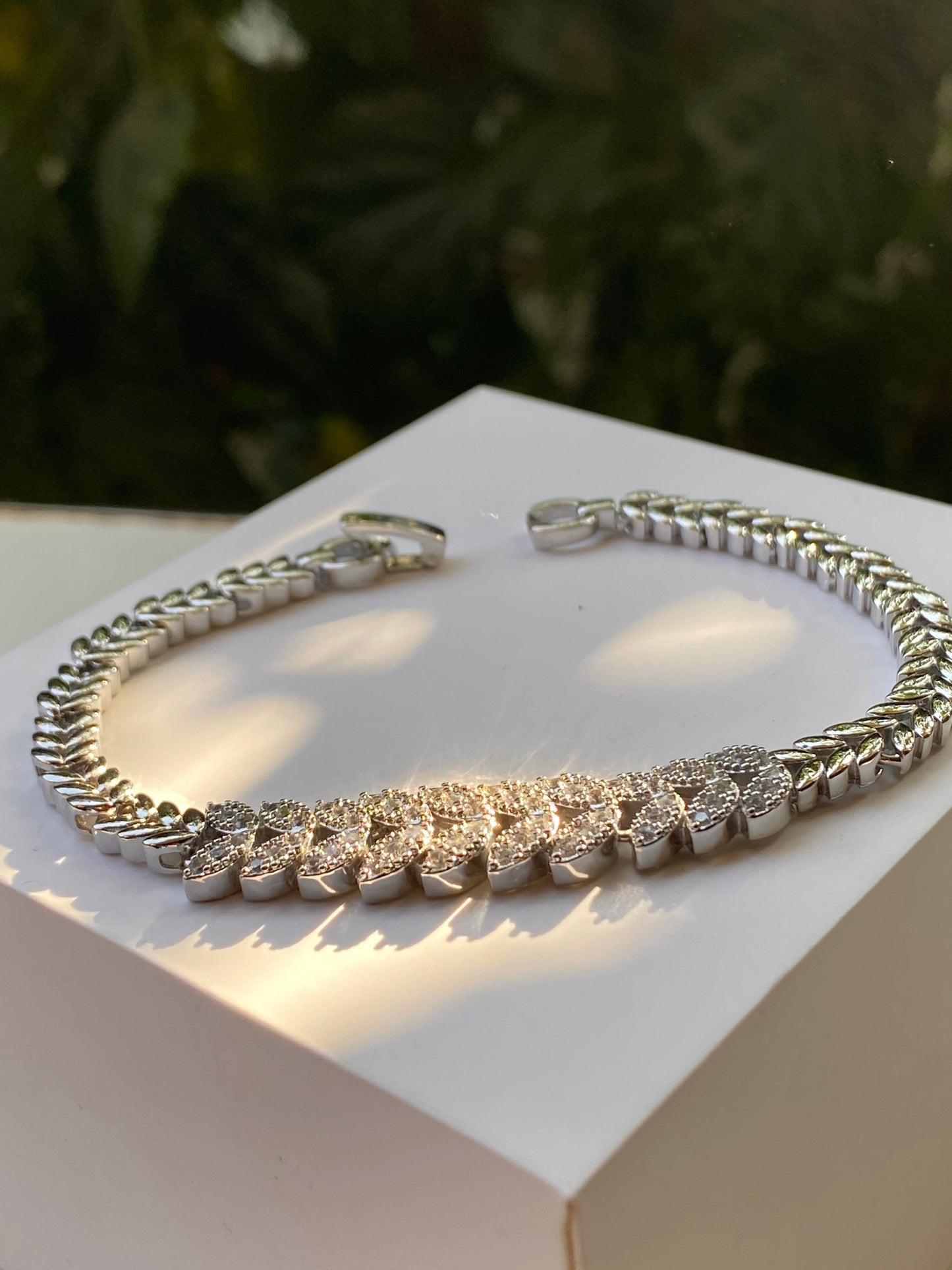 Leaf Line Crystal Bracelet