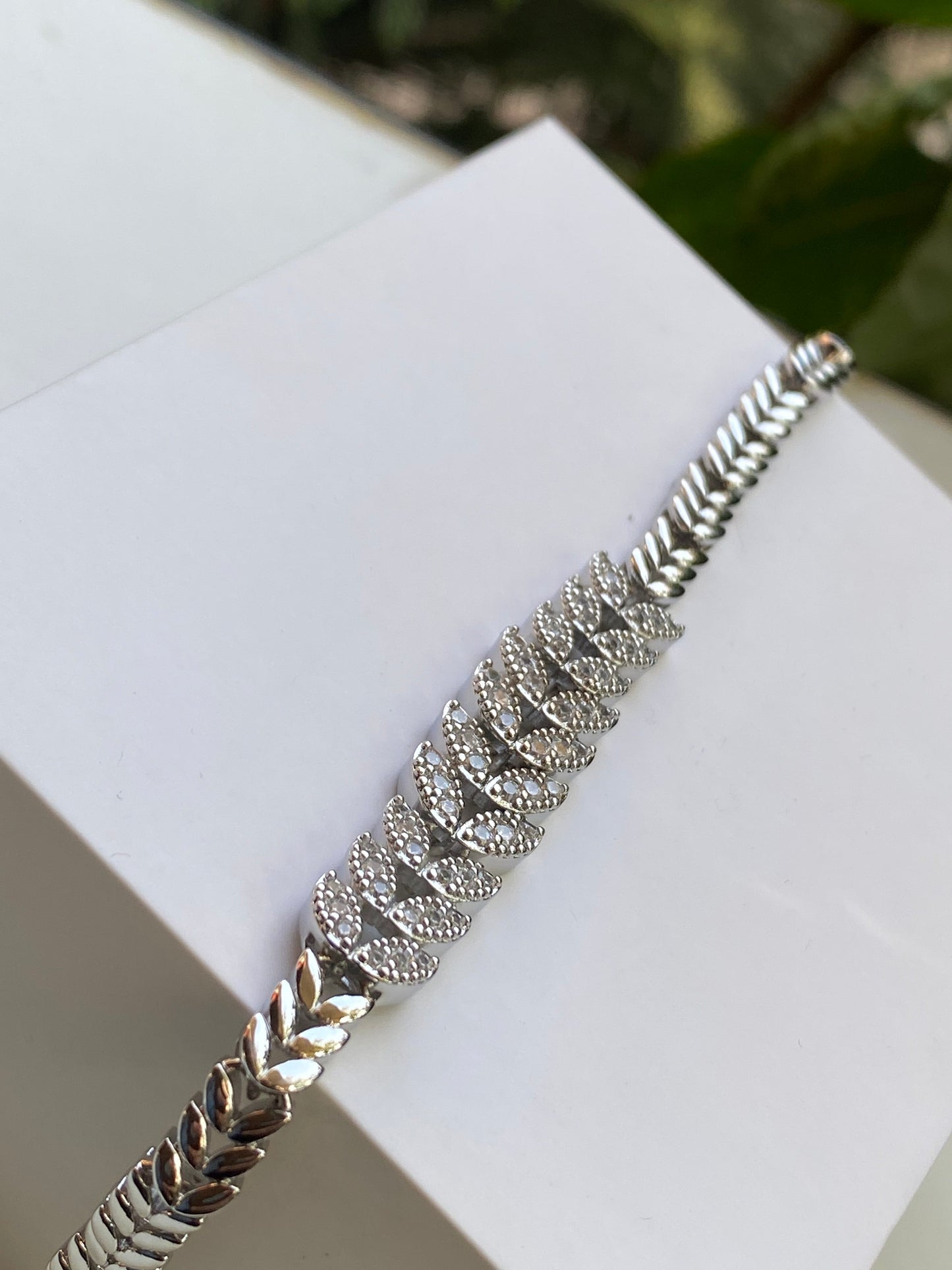 Leaf Line Crystal Bracelet