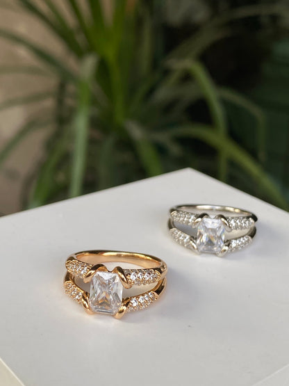 Elegant Silver Crystal Ring