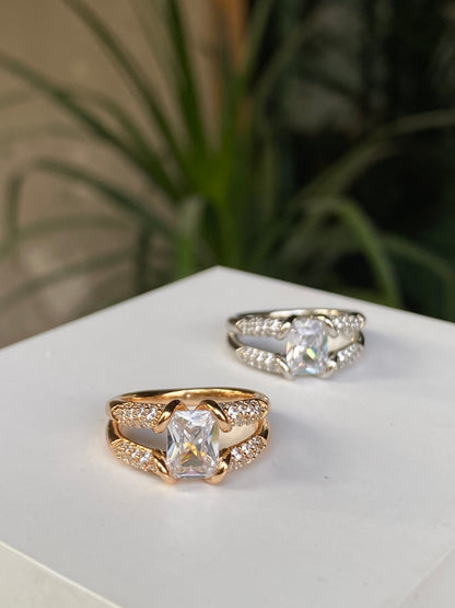 Elegant Silver Crystal Ring