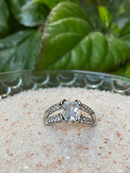 Elegant Silver Crystal Ring