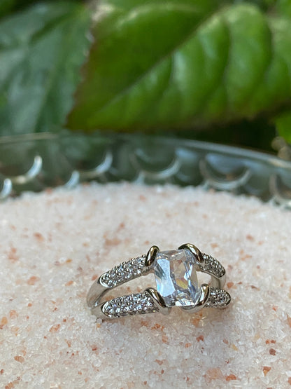Elegant Silver Crystal Ring