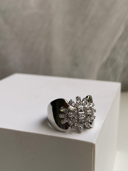 Beautiful Knot Ring