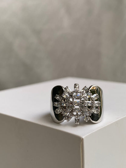 Beautiful Knot Ring