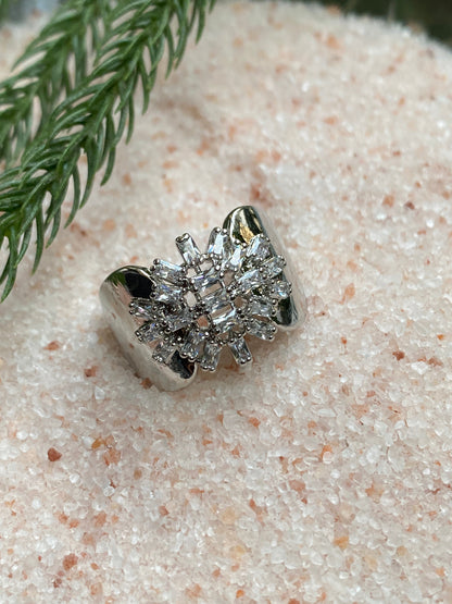 Beautiful Knot Ring