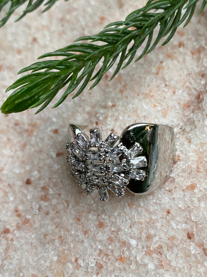 Beautiful Knot Ring