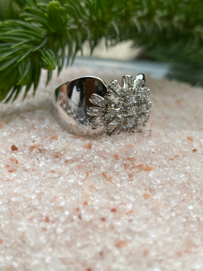 Beautiful Knot Ring