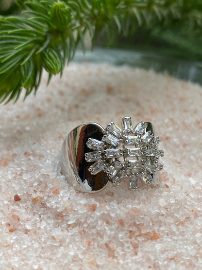 Beautiful Knot Ring