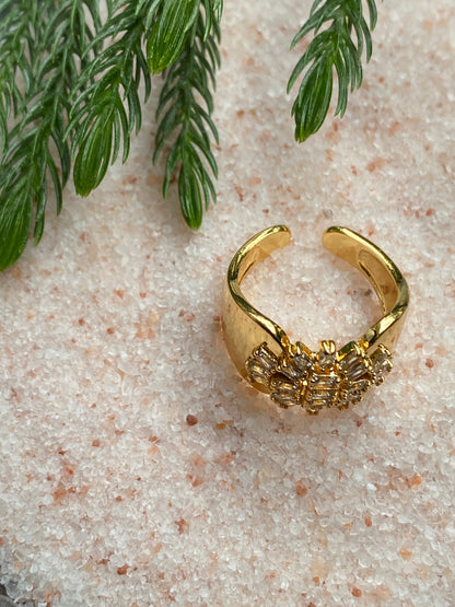 Beautiful Knot Ring