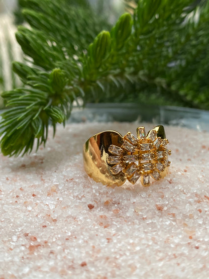 Beautiful Knot Ring