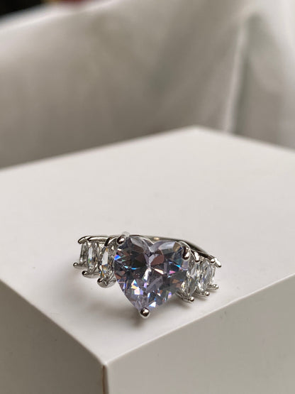 Nova Heart Ring