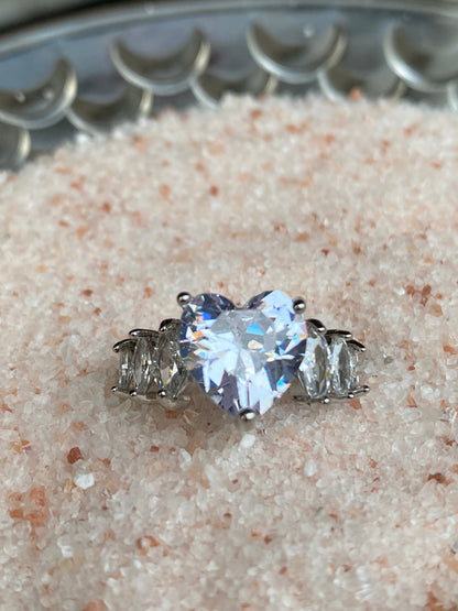 Nova Heart Ring