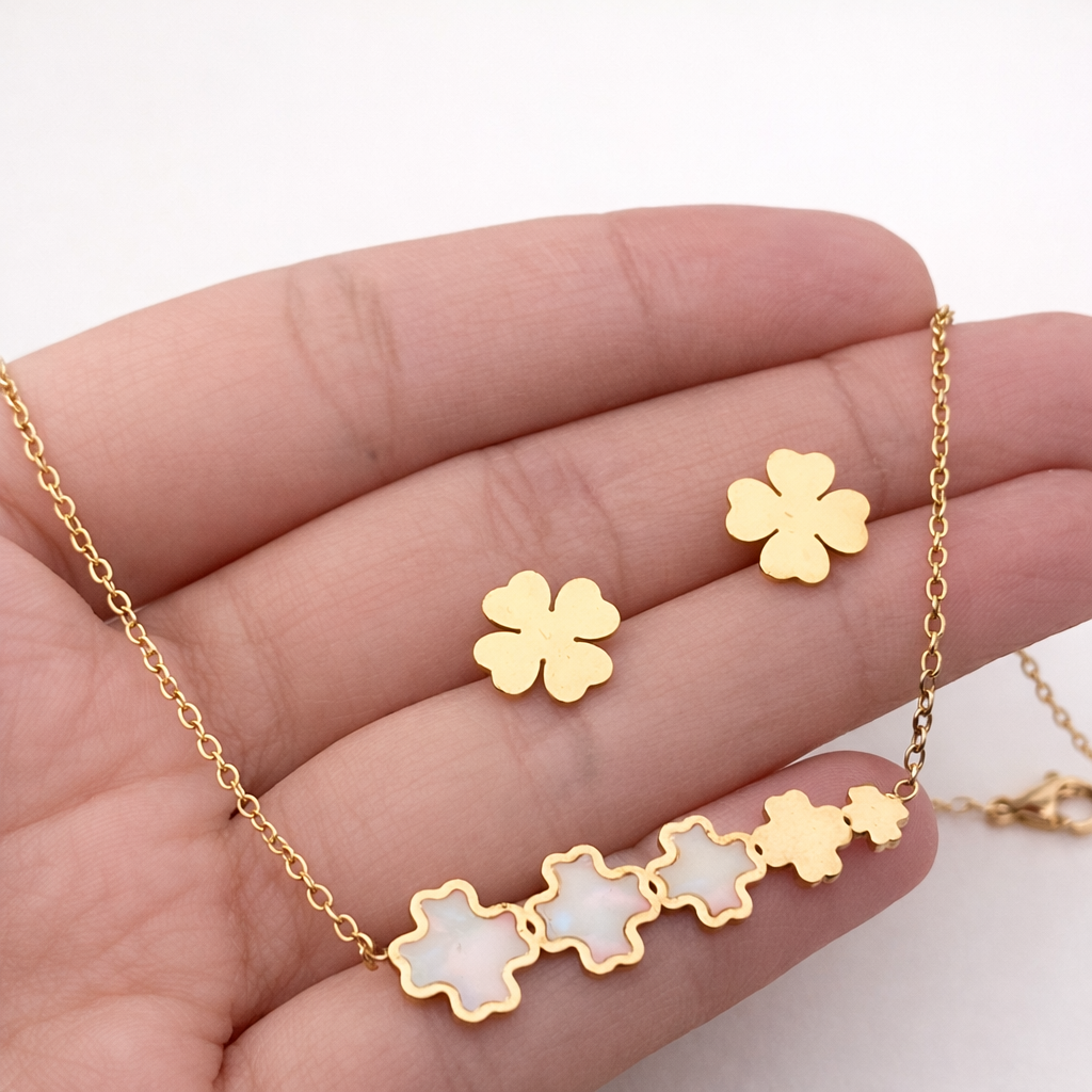 Gold-Floral Pendant Set